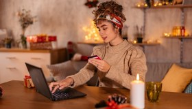 Regali di Natale last minute per chi ama i viaggi: un biglietto aperto per qualunque destinazione