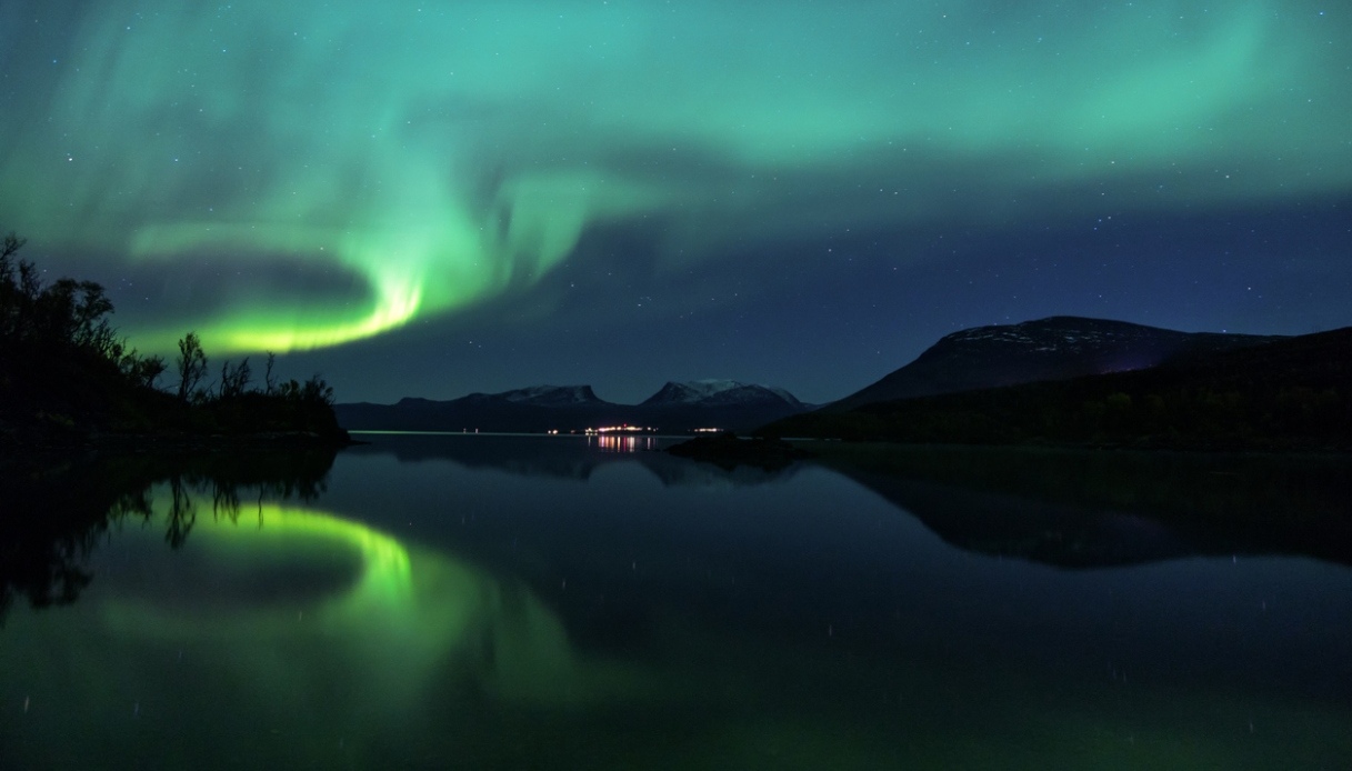 Il viaggio in treno notturno in Svezia verso l'aurora boreale