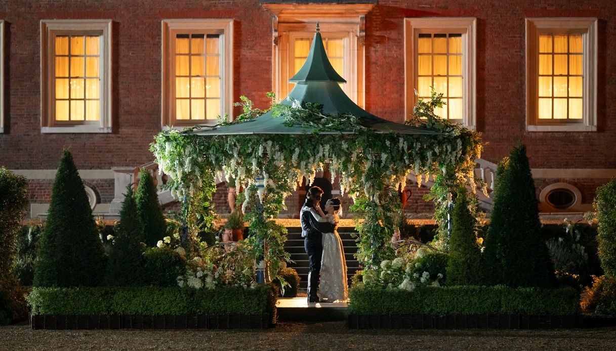 I protagonisti della quarta stagione di Bridgerton in una location unica