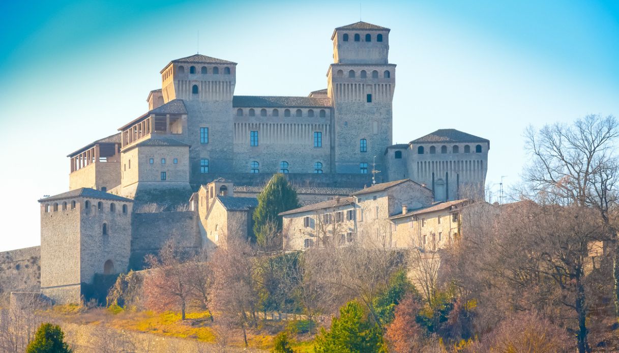 https://siviaggia.it/wp-content/uploads/sites/2/2026/01/Castello-Torrechiara.jpg