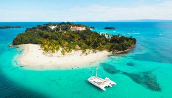 Cayo Levantado, l'isola del rum che ha fatto (e fa ancora oggi) sognare il mondo