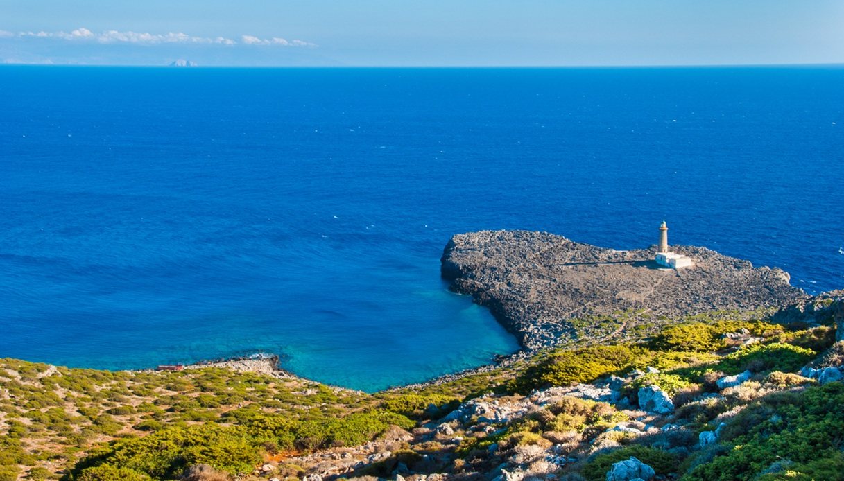 Antikythera, l'isola greca meno turistica che paga 500 euro al mese per trasferirsi