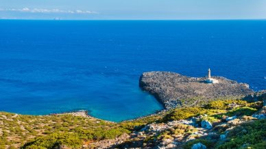 Antikythera, l’isola greca meno turistica che paga 500 euro al mese per trasferirsi