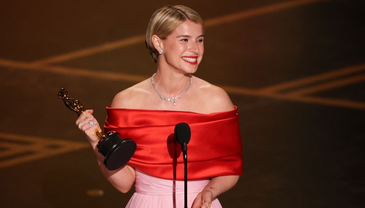Jessie Buckley riceve il premio agli Oscar 2026