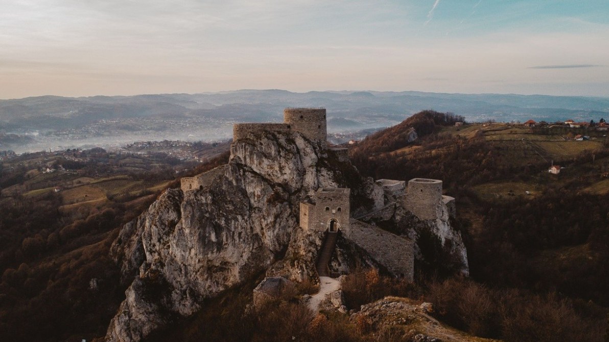 La Fortezza di Srebrenik, un gioiello “d’argento” incastonato nella roccia