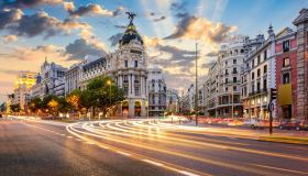 A Madrid l’edificio più iconico si trasforma: il Metropolis diventa un hotel di lusso