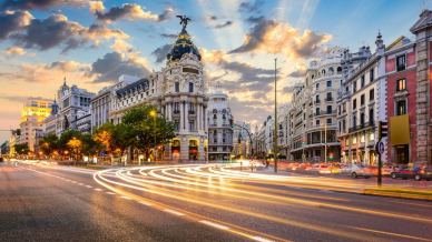 A Madrid l’edificio più iconico si trasforma: il Metropolis diventa un hotel di lusso
