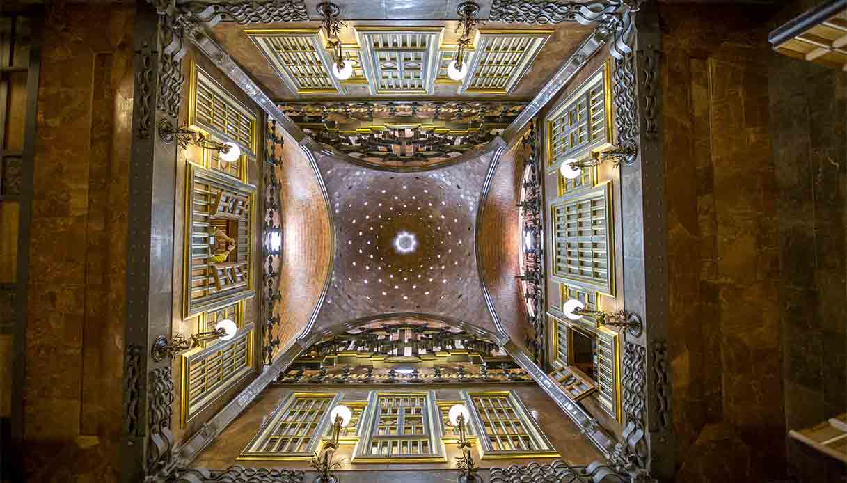 Palau-G&uuml;ell-interno-barcellona