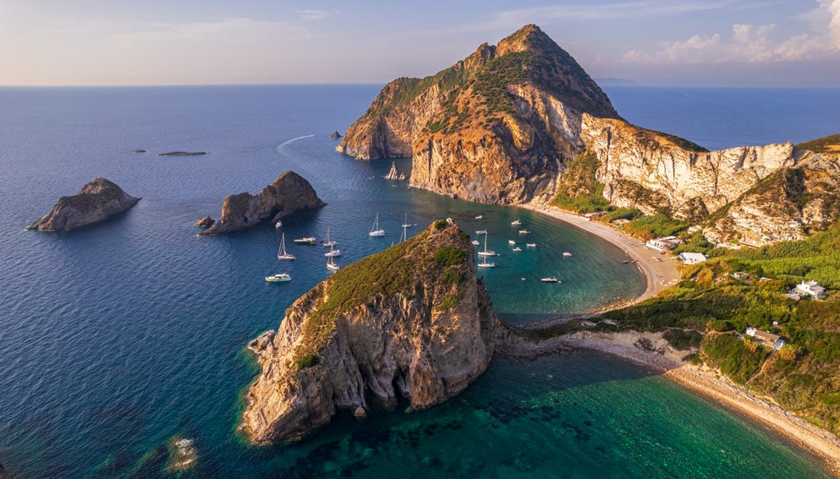 L'isola di Palmarola è meravigliosa