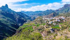 Il borgo di Tejeda è tra i più belli della Spagna, nel cuore dell’isola che è un “continente in miniatura”