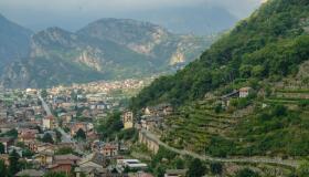 Cronache di pietra a Pont-Saint-Martin, il borgo tra pianura e Alpi in cui il tempo è un’illusione