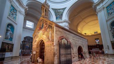 La più grande storia racchiusa in una misura minima: Porziuncola, la chiesa dentro una basilica
