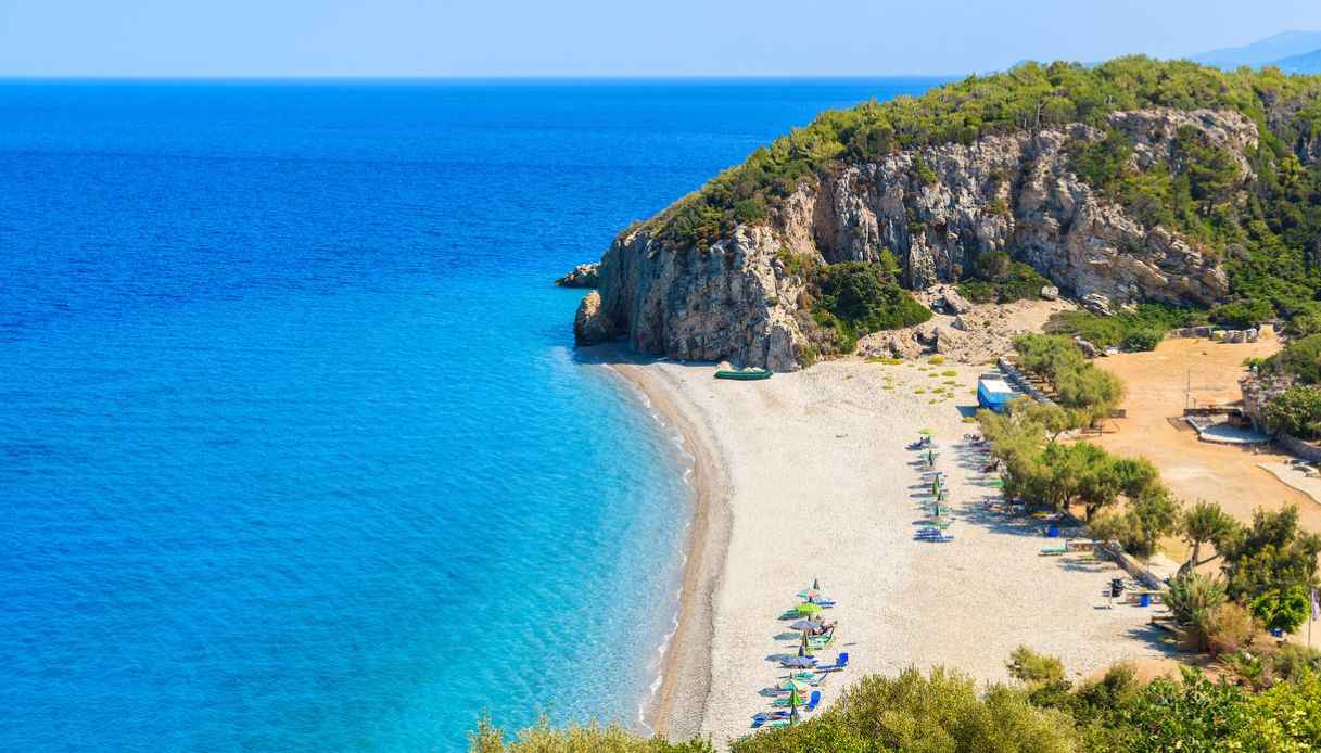 Vista sulla spiaggia di Tsambou, isola di Samos, Grecia