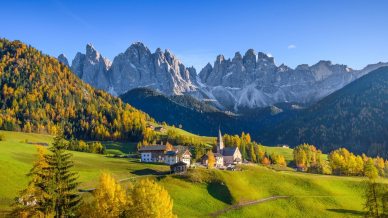 La Val di Funes dice stop all’overtourism: nuove sbarre anti-selfie dopo i tornelli