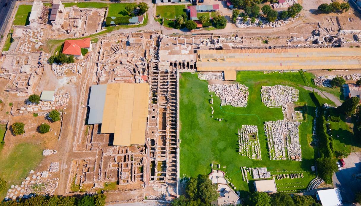 Il Nodo di Salomone riaffiora a Smirne: scoperto un mosaico contro il malocchio