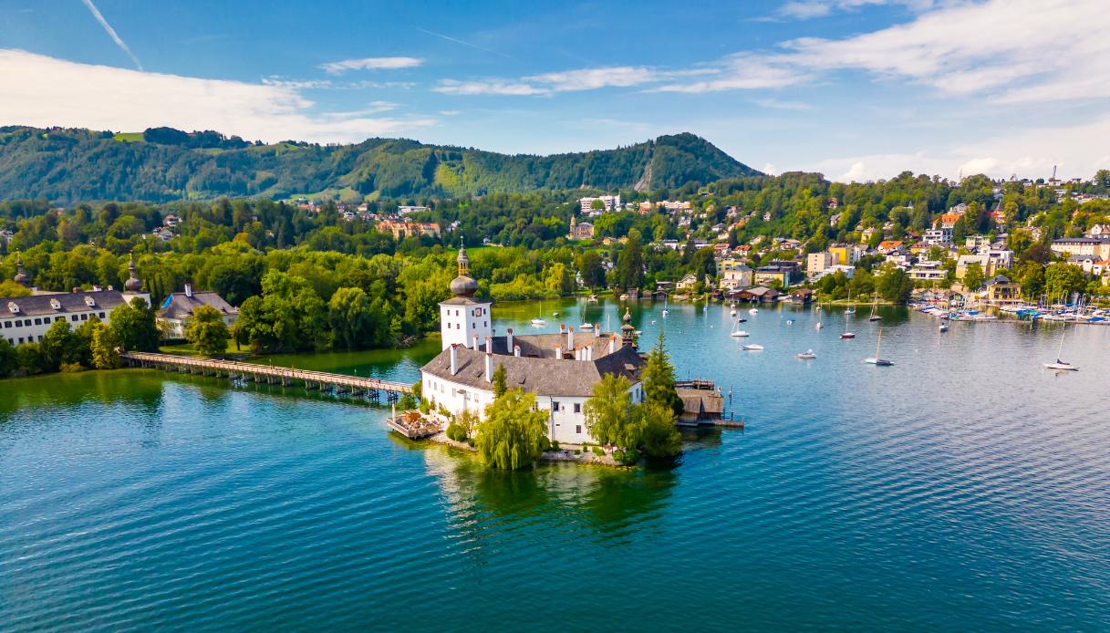 Il castello che nasce dall’acqua (e per mano di un gigante): viaggio alla scoperta di Schloss Ort