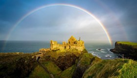 Il Castello di Dunluce, il gigante di pietra sospeso sull’abisso d’Irlanda
