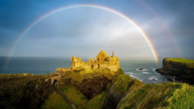 Il Castello di Dunluce, il gigante di pietra sospeso sull’abisso d’Irlanda
