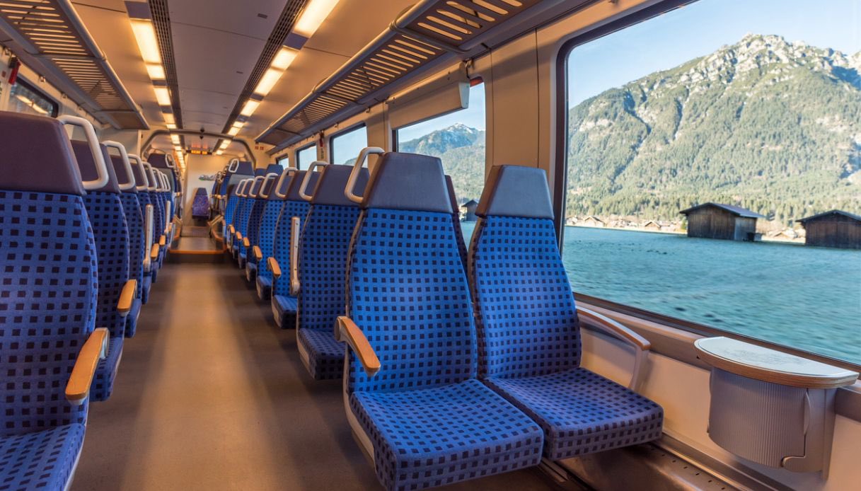 Perché i treni non hanno le cinture di sicurezza: la risposta della fisica