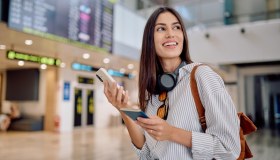 A che ora è meglio prenotare un volo: la mattina, ma a gennaio anche in pausa pranzo