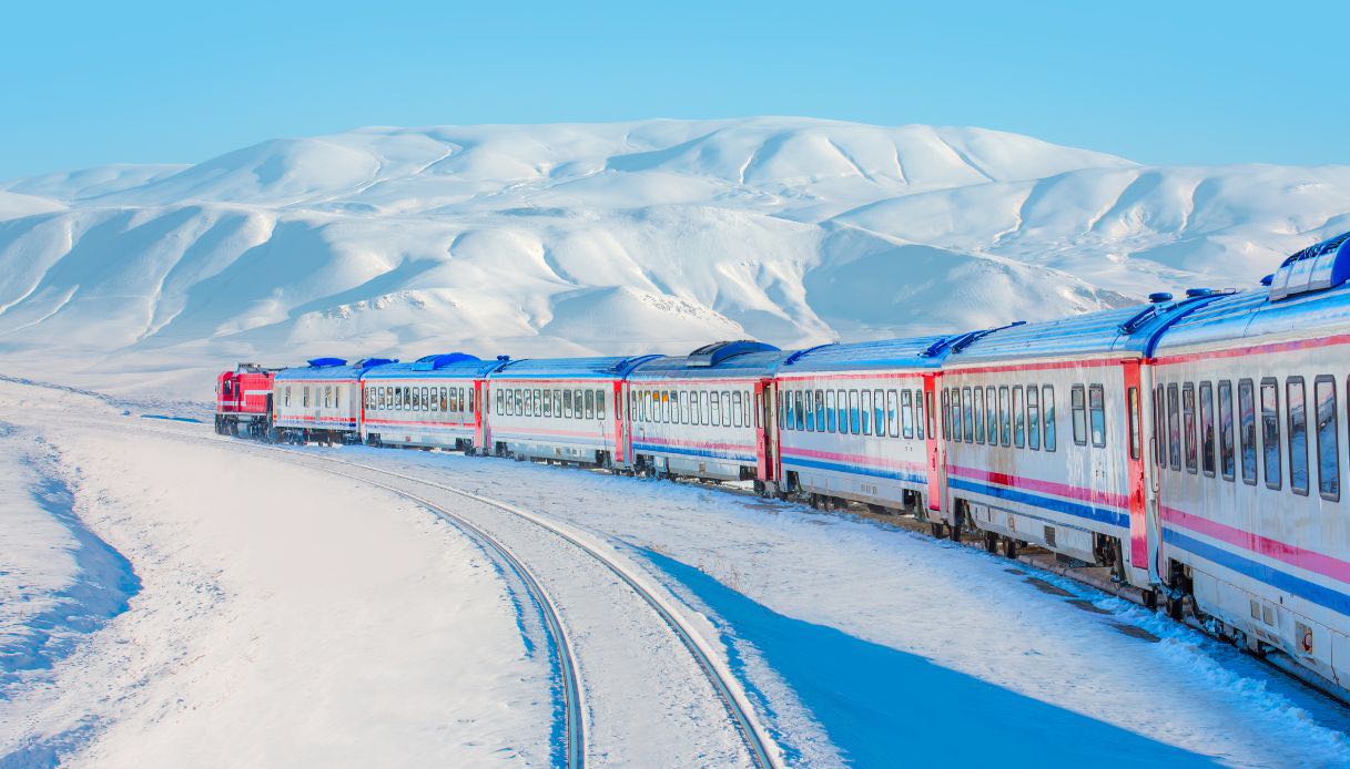 Treno in Turchia nella neve