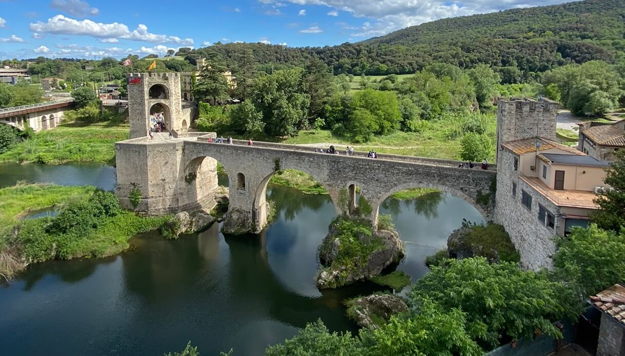 Besalu borghi Catalogna