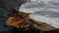 Scoperta in Antartide, svelato l’incredibile mistero delle cascate rosse