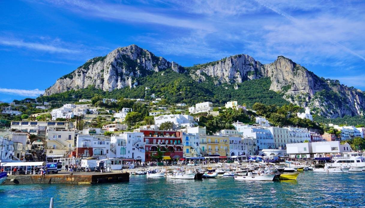 https://siviaggia.it/wp-content/uploads/sites/2/2026/02/Capri-e-le-nuove-regole-per-combattere-lovertourism.jpg