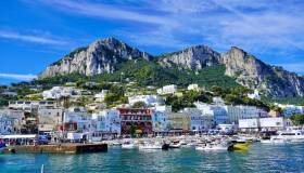 Capri combatte contro l’overtourism: le nuove regole sui gruppi di turisti