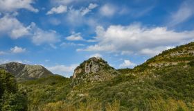 Castel di Sasso, il borgo arroccato che guarda fino a Ischia