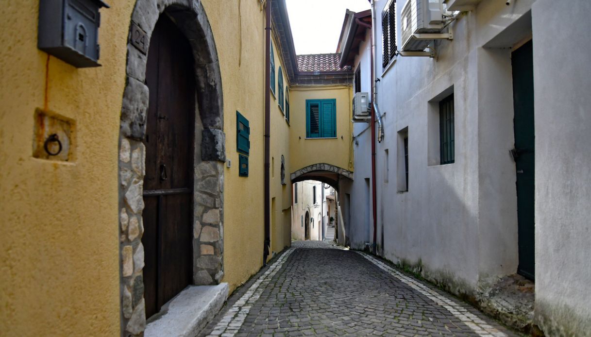 Scorcio del centro storico di Castel di Sasso, Campania