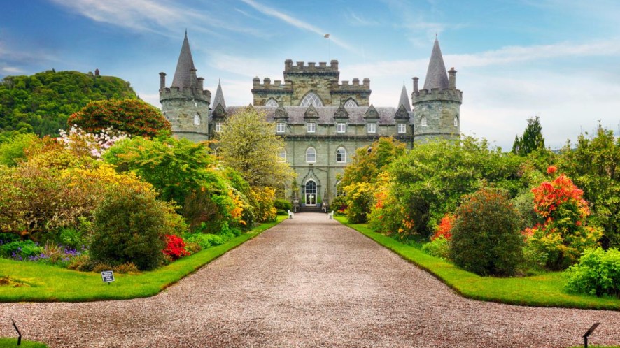 I segreti nascosti del Castello di Inveraray, dimora ancestrale sulle rive del Loch Fyne