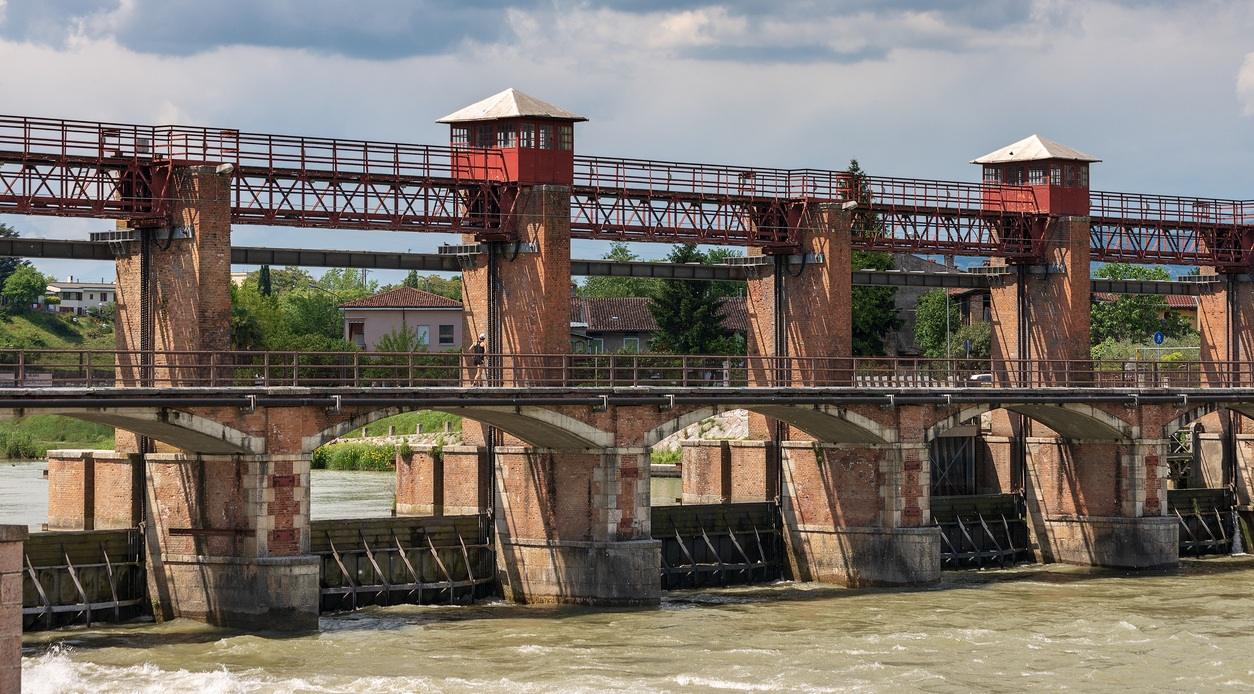 La Diga del Chievo di Verona, location di "Amici comuni"