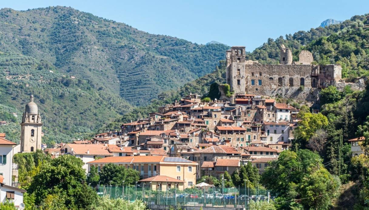Vista panoramica sul borgo di Dolceacqua