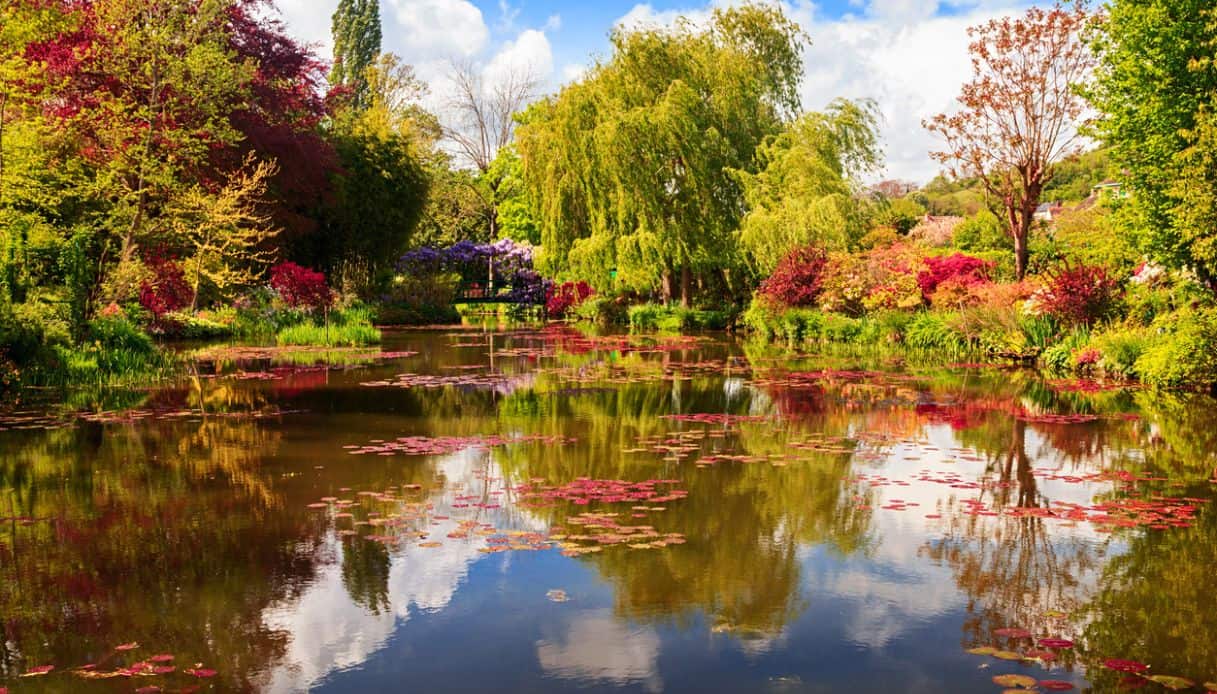 Laghetto nel borgo di Giverny, Normandia, Francia