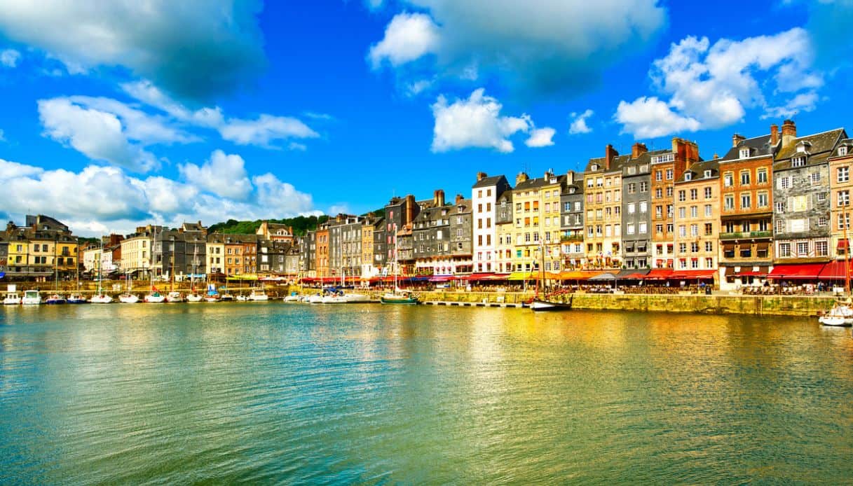 Veduta del porto di Honfleur, Normandia, Francia