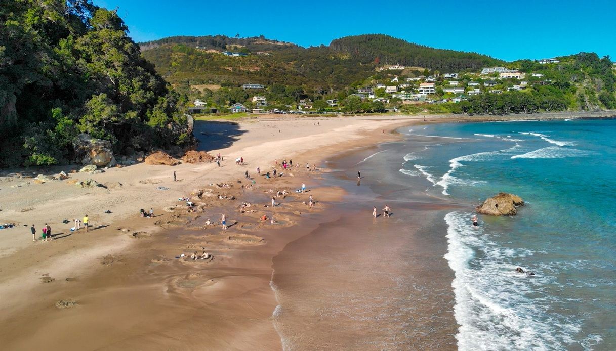 Hot Water Beach, con le "vasche" scavate nella sabbia