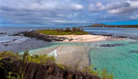 Galápagos, arco degli innamorati e Boulders Beach: i luoghi e i viaggi che ci hanno fatto sognare questo mese