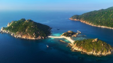 Koh Nang Yuan, l’arcipelago a tre gocce tra coralli antichi e rocce scolpite dal vento