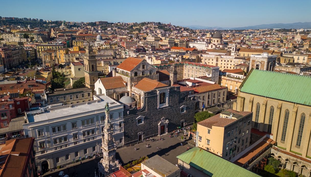 Panoramica su Piazza del Ges&ugrave; Nuovo di Napoli