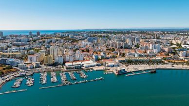 Portimão, la perla dell’Algarve tra storia marina e spiagge dorate