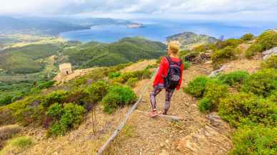 All’Isola d’Elba tornano le escursioni lungo la Via dell’Essenza: trekking tra mare e macchia mediterranea