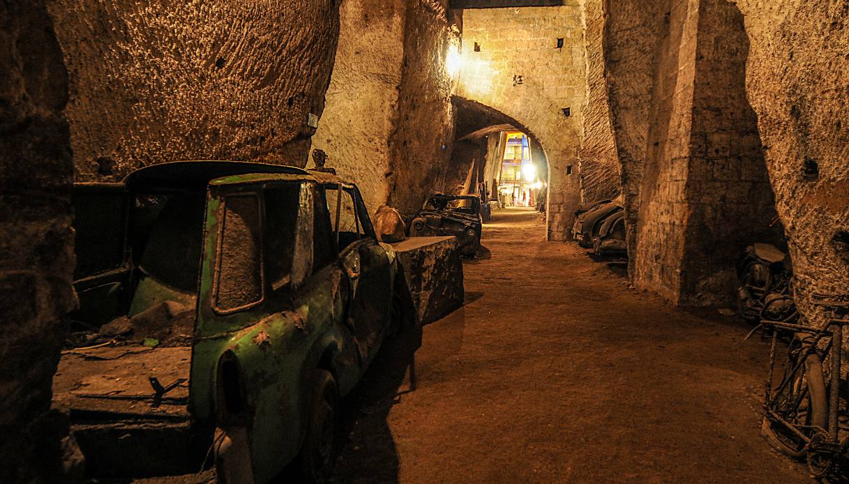 Cimitero dei veicoli d'epoca, Napoli