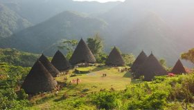 Wae Rebo, il villaggio tra le nuvole che custodisce le case a cono dei Manggarai