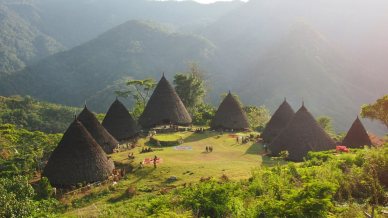 Wae Rebo, il villaggio tra le nuvole che custodisce le case a cono dei Manggarai