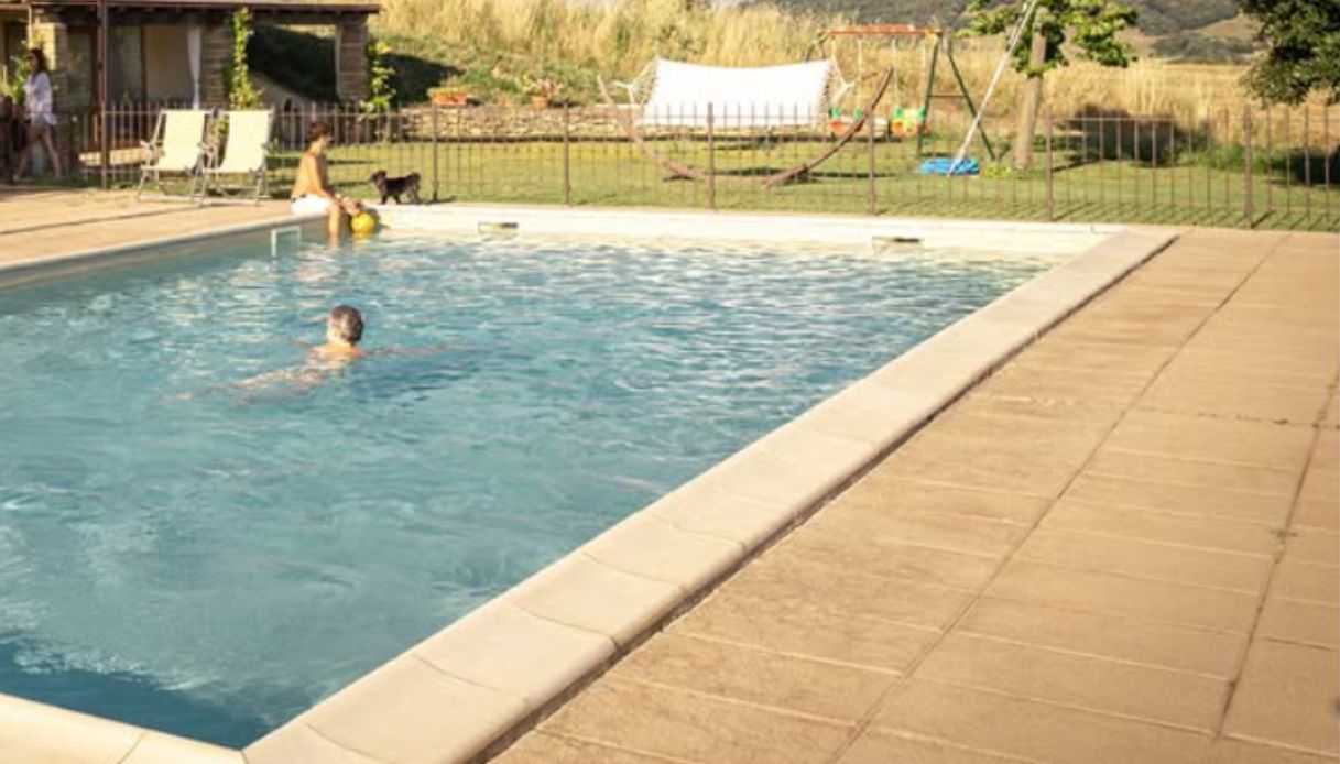 Piscina riscaldata dell'agriturismo San Carlo