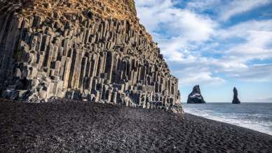 La spiaggia nera di Reynisfjara in Islanda è stata cancellata: sparisce un altro paradiso