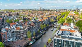 Primavera in fiore, si vola verso le città più belle con le offerte Wizz Air ed easyJet