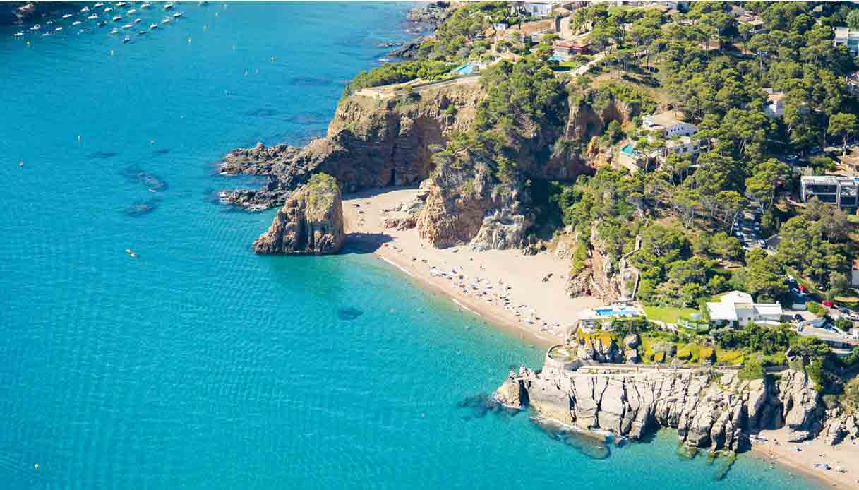 Begur, la cittadina più bella della Costa Brava che vale un viaggio