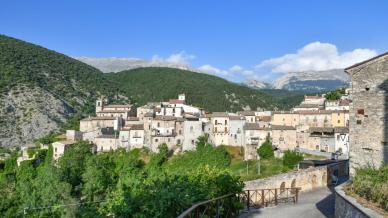 Viaggio a Cansano, il borgo abruzzese che resta addosso